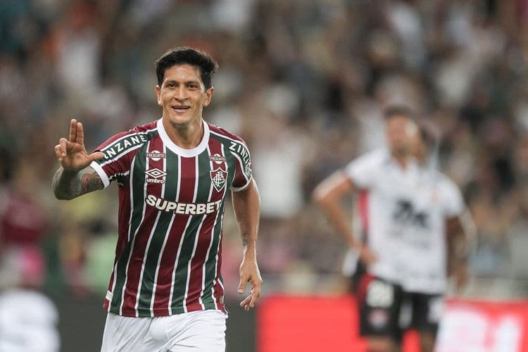 Jogador Cano celebra gol em partida decisiva do time tricolor. Reprodução: Globo