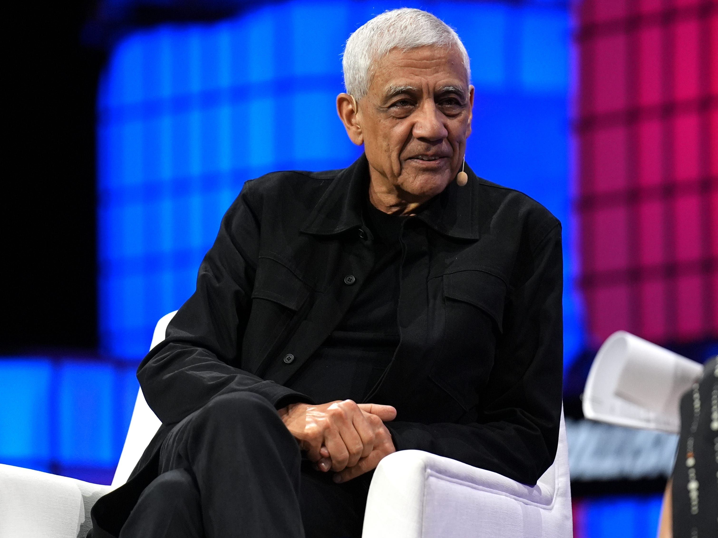[Vinod Khosla analisa métrica para avaliar a bolha de IA.]. Reprodução: Businessinsider