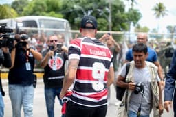 Thiago Galhardo explica contrato com o Santa Cruz