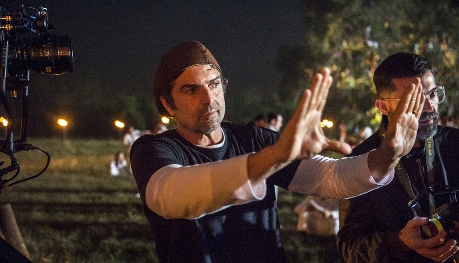 [Diretor da Record, Carlos Manga Jr., testa câmera de ponta usada em Hollywood]. Reprodução: Oglobo