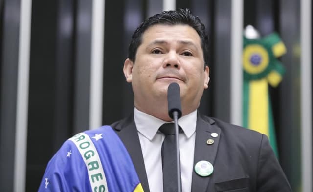 Gilvan da Federal discursa em sessão da Comissão de Segurança Pública da Câmara. Reprodução: CNN Brasil