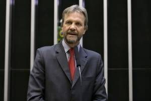 Após a derrota, PT se prepara para recorrer ao STF contra projeto da dosimetria.