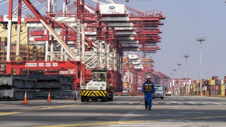 Nova tarifa de 125% dos EUA sobre produtos chineses gera polêmica. Reprodução: Globo