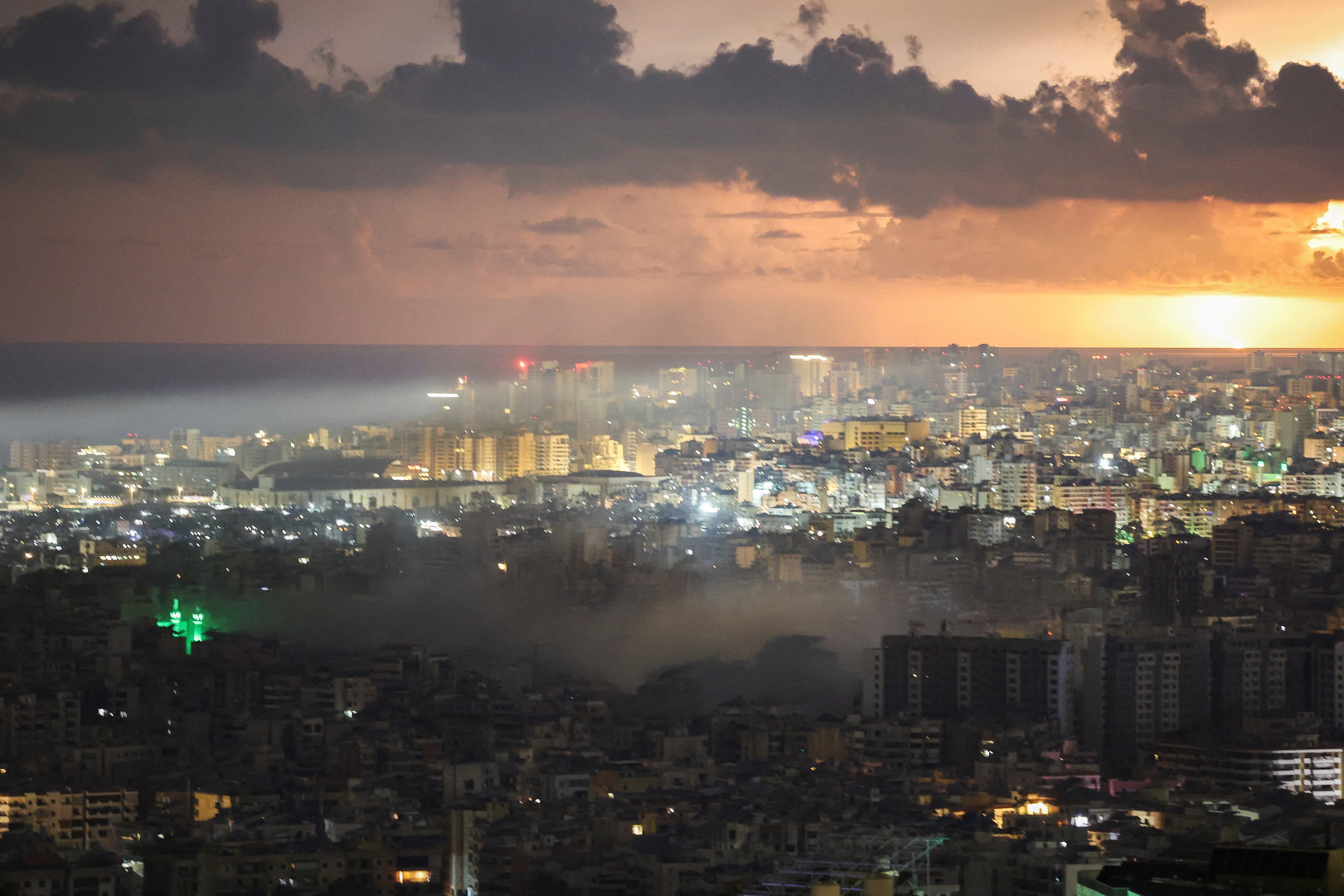 Ataques dos EUA e de Israel contra o Irã em foco; petróleo permanece alto.. Reprodução: Elpais