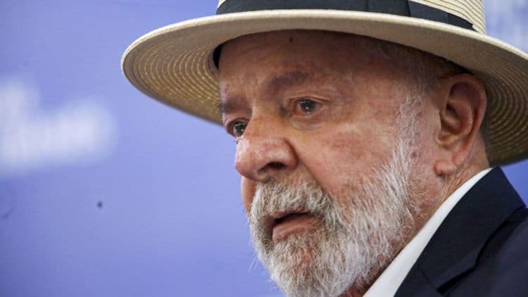 Oposição pede impeachment de Lula por irregularidades