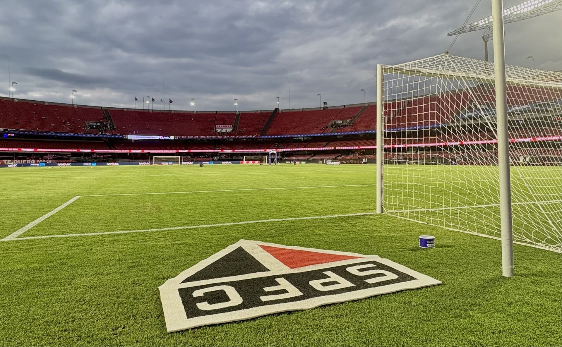 Imagem da partida entre equipes na segunda rodada da fase de grupos da Conmebol Libertadores. Reprodução: Globo
