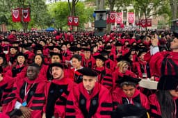 Estudantes internacionais buscam novas oportunidades acadêmicas fora dos EUA devido a restrições de imigração. Reprodução: Globo