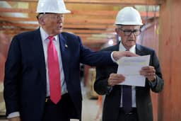 Trump visita o Federal Reserve e discute reformas com Powell, expressando preocupação com gastos excessivos. Reprodução: Globo