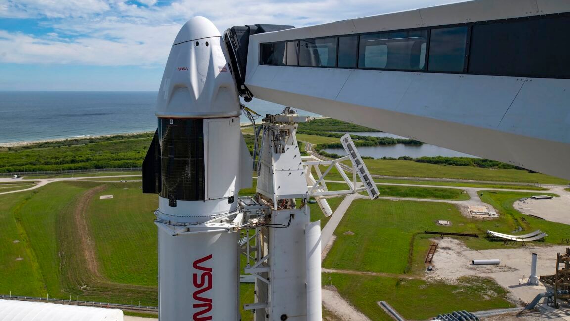 SpaceX retira o braço da Dragon, dando impulso ao Starship na Flórida. Reprodução: Arstechnica