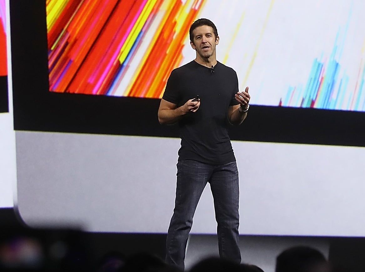 John Ternus, líder da Apple, em destaque para a nova era de produtos.. Reprodução: Gizmodo