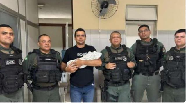 Bebê com sinais vitais é encontrado por policiais em ocorrência de achado de cadáver. Reprodução: Ultimo Segundo