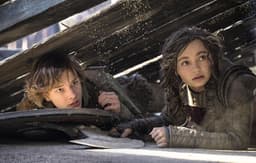 Mason Thames e Nico Parker estrelam o live-action 'Como Treinar o Seu Dragão' com dragões fofos. Reprodução: Globo