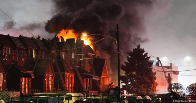 Avião de transporte médico cai em bairro da Filadélfia