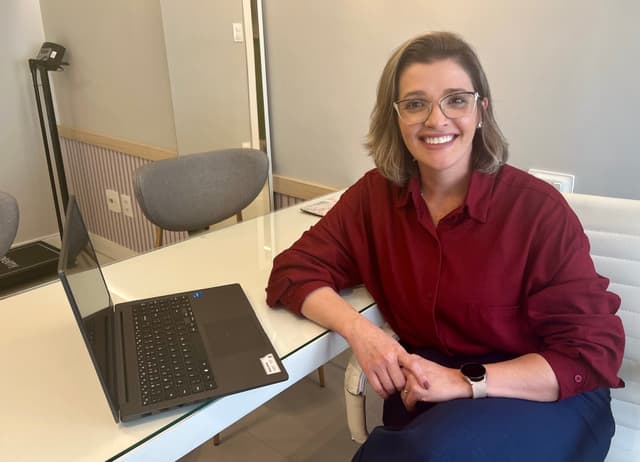 Fonoaudióloga Marcela Motta orienta: manter a sensibilidade da boca para evitar engasgos. Legenda da imagem. Reprodução: Retorno do item 11