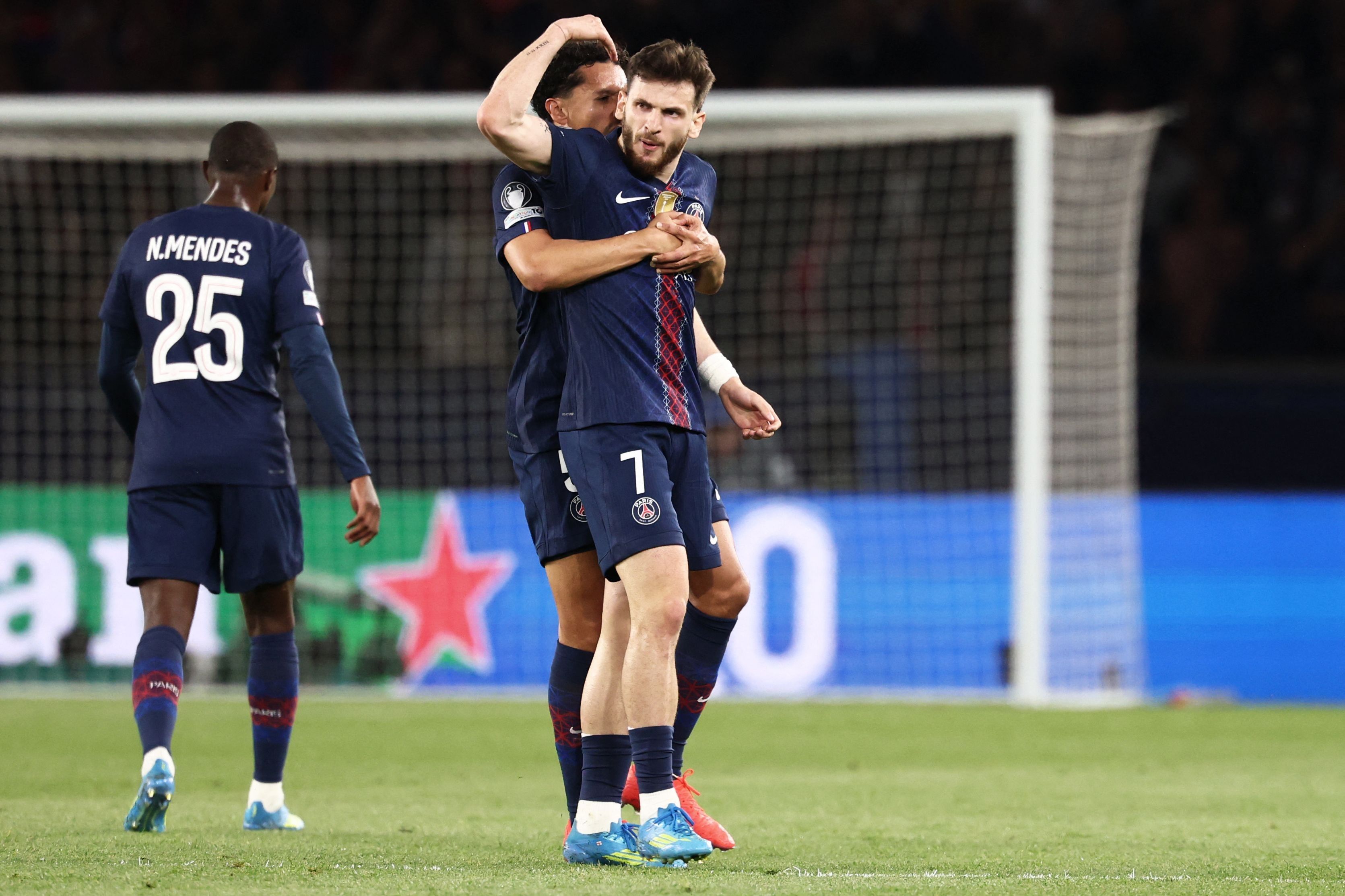 Após PSG x Bayern, relembre jogos com muitos gols na Champions