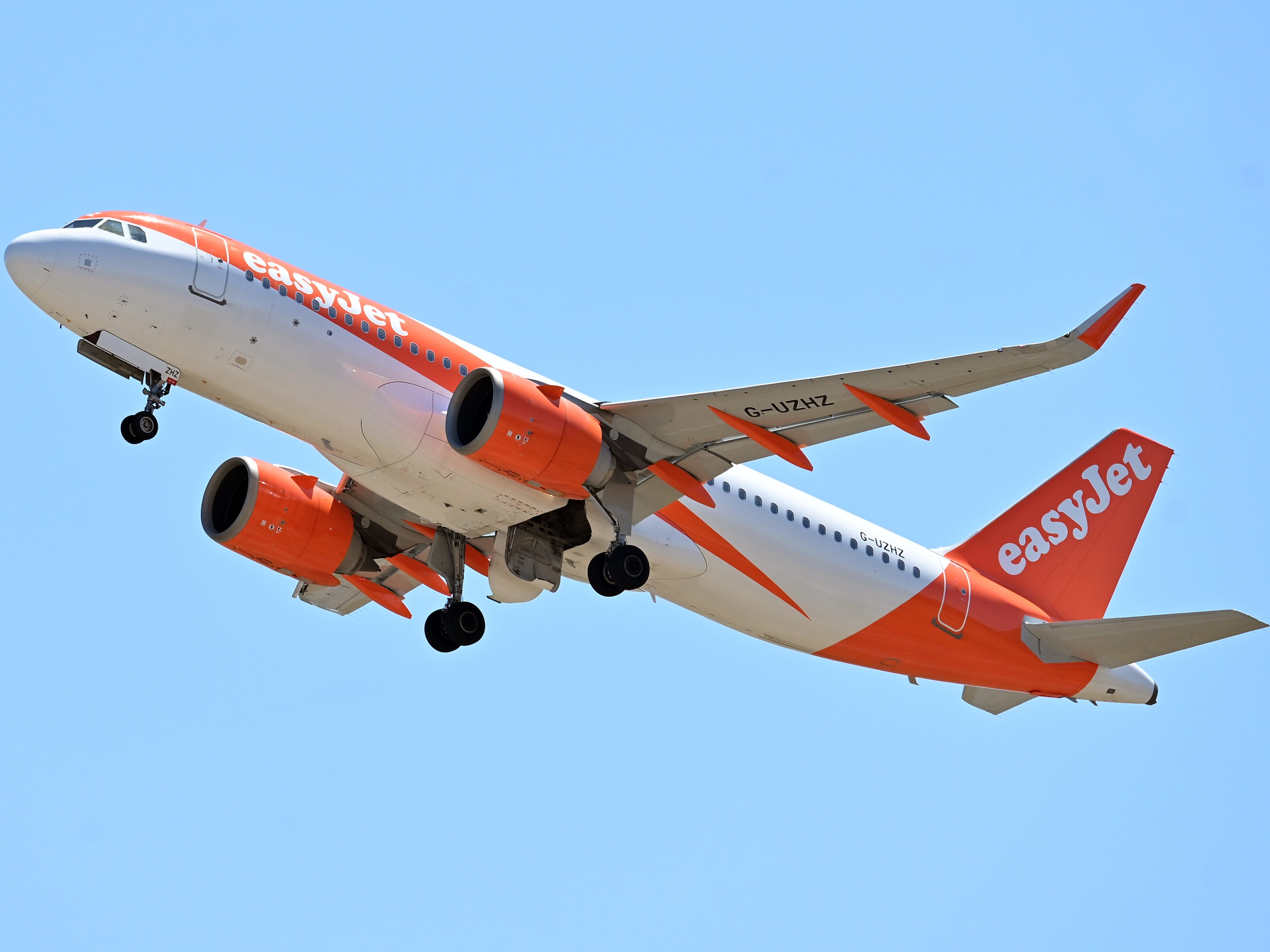Incidente com power bank causa atraso de 16 horas em voo da easyJet