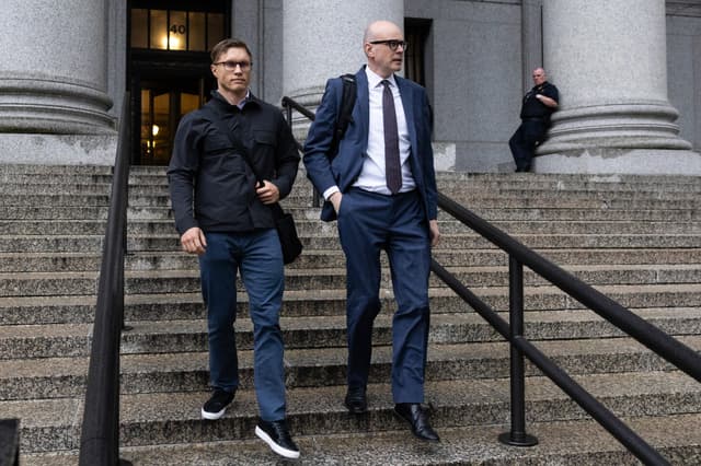 Roman Storm em julgamento federal por conspiração de lavagem de dinheiro de $1 bilhão com criptomoedas. Legenda da imagem. Reprodução: Business Insider