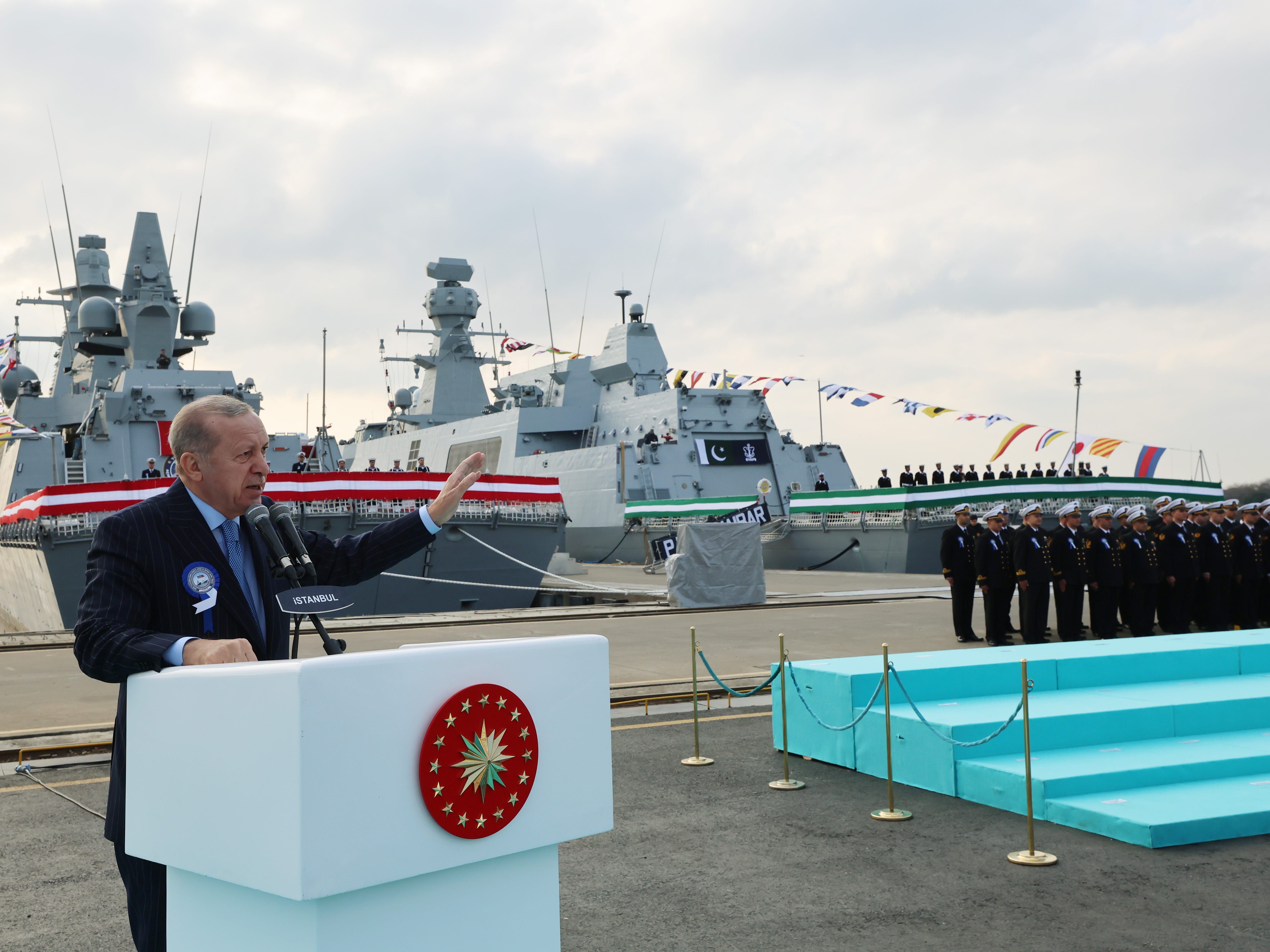 Turquia planeja alongar seu primeiro porta-aviões, mesmo após superar Reino Unido e França no comprimento. Reprodução: Businessinsider