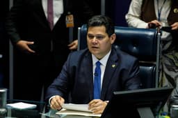 Orçamento 2025: Novos Projetos e Reajustes em Foco