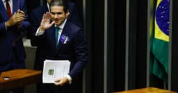 Hugo Motta assume presidência da Câmara dos Deputados