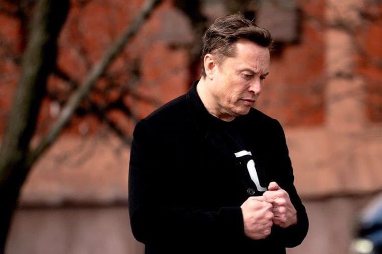 Elon Musk enfrenta pressões enquanto Tesla aguarda resultados financeiros esperados. Legenda da imagem. Reprodução: TechCrunch