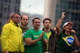 Michelle Bolsonaro se destaca na disputa pela Presidência em 2026 ao lado do ex-presidente Jair Bolsonaro. Reprodução: Globo