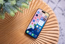 Novo iPhone 16 Pro apresenta cores vibrantes no lançamento do iOS 18. Reprodução: Gizmodo