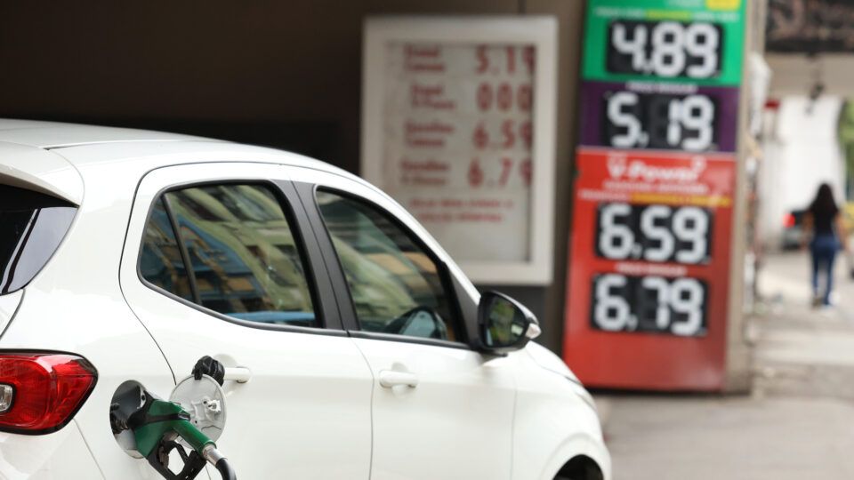Governo fixa em R$ 0,44 subvenção à gasolina e impõe regras