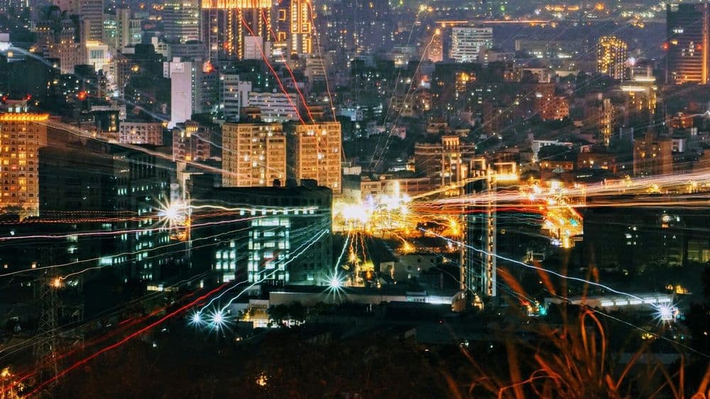 Florianópolis é destacada como a principal cidade inteligente do Brasil, exemplificando inovações urbanas. Reprodução: Tecnoblog