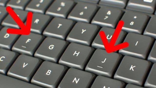 Imagem revela o traço característico que acompanha as letras marcadas. Reprodução: IGN Brasil