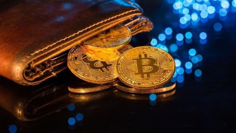 Michael Saylor expandindo investimentos da MicroStrategy em Bitcoin, transformando a empresa em um verdadeiro cofre digital.; Reprodução: Gizmodo