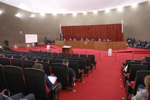 Equidade na política ainda é desafio para voto feminino