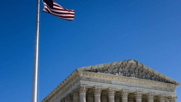 Trump Buscando Suspensão de Proibição de Deportações Inesperada