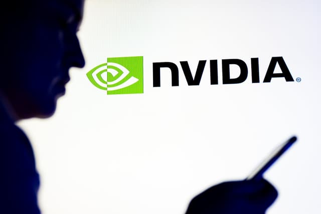 Trump autoriza Nvidia a vender chips de IA na China, com tarifa de 25%.. Reprodução: Elpais
