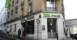 Bebê morre após ser lançado de hotel em Paris