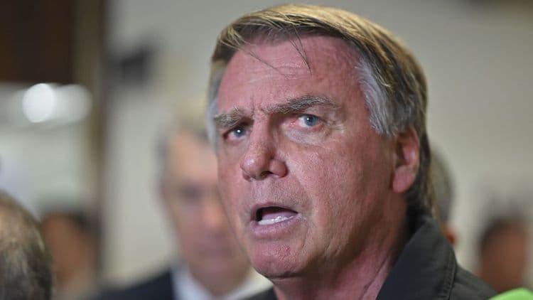 Defesa de Bolsonaro solicita 83 dias para resposta de denúncia