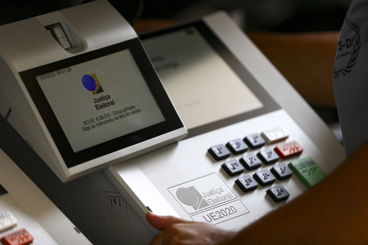Urna eletrônica simboliza desincompatibilização de candidatos nas eleições de 2026.. Reprodução: G1
