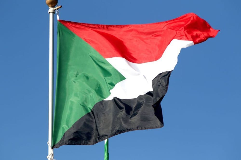 Avião do Exército Sudanês cai e mata 46 em Omdurman