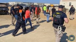 Operação de imigração: agentes federais na obra da Hyundai-LG na Geórgia. Reprodução: Retorno do item 11