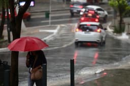 Frente fria avança pelo Brasil, trazendo chuva e queda de temperatura na Região Sul. Legenda da imagem. Reprodução: Globo