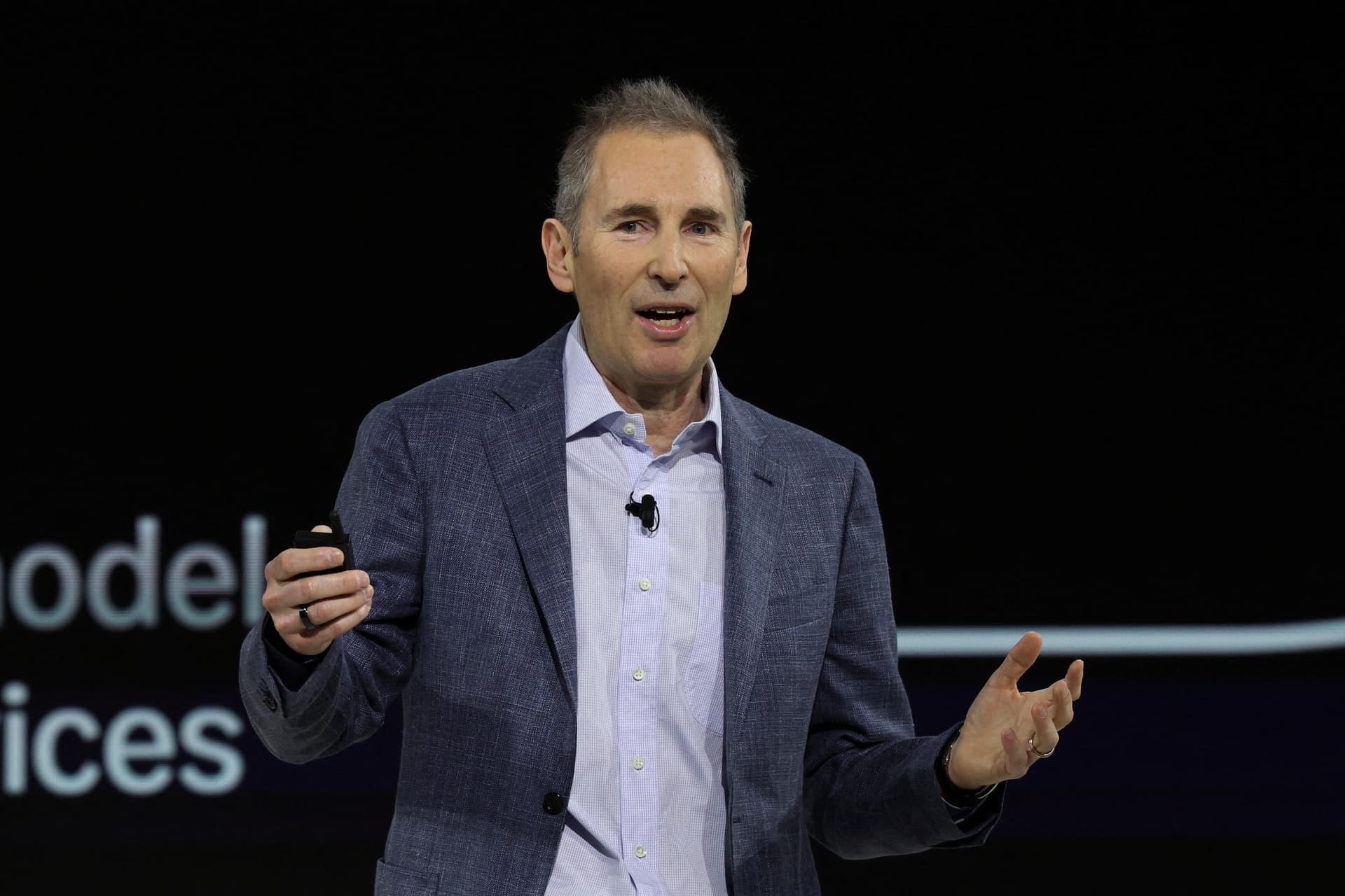 Amazon CEO Andy Jassy destaca a resiliência do setor de tecnologia frente às tarifas de Trump. Reprodução: Business Insider