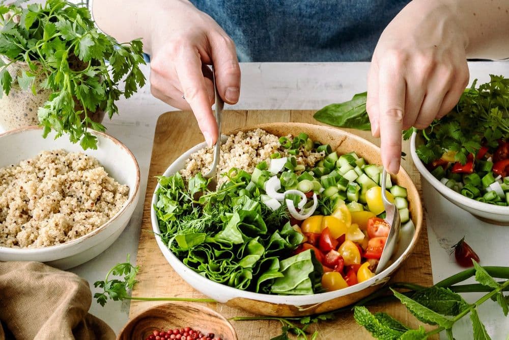 A prática de exercícios físicos após os 50 anos requer cuidados com dieta e hidratação. Legenda da imagem. Reprodução: Globo