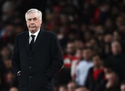 Técnico Ancelotti sob pressão após risco de terminar a temporada sem títulos pelo Real Madrid. Reprodução: Globo