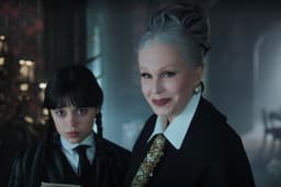 Jenna Ortega brilha como Wednesday Addams em sua segunda temporada, superando expectativas de audiência na Netflix.; Reprodução: Gizmodo