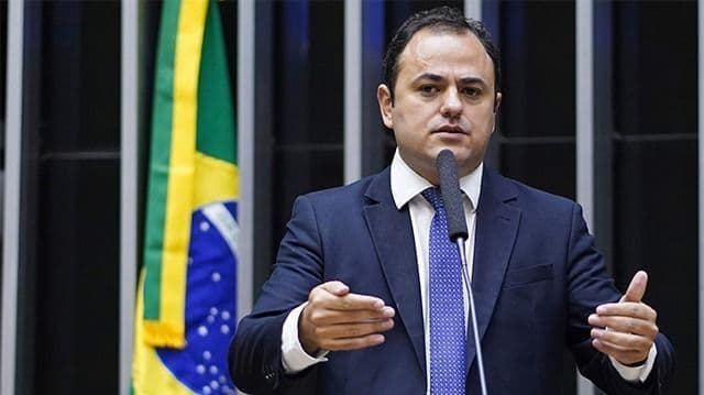 Deputados discutem a perda de mandato em sessão no Congresso. Reprodução: CNN Brasil
