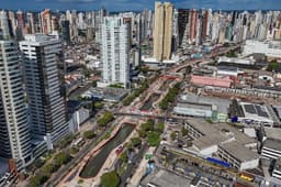 Construção do Parque Linear da Doca, em Belém, a menos de 100 dias da COP30. Reprodução: Globo