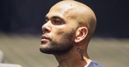 Daniel Alves Processa Ex-Clube por Difamação e Demissão