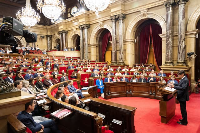 Salvador Illa participa do segundo debate de política geral no Parlament da Catalunha. Legenda da imagem. Reprodução: Retorno do item 11