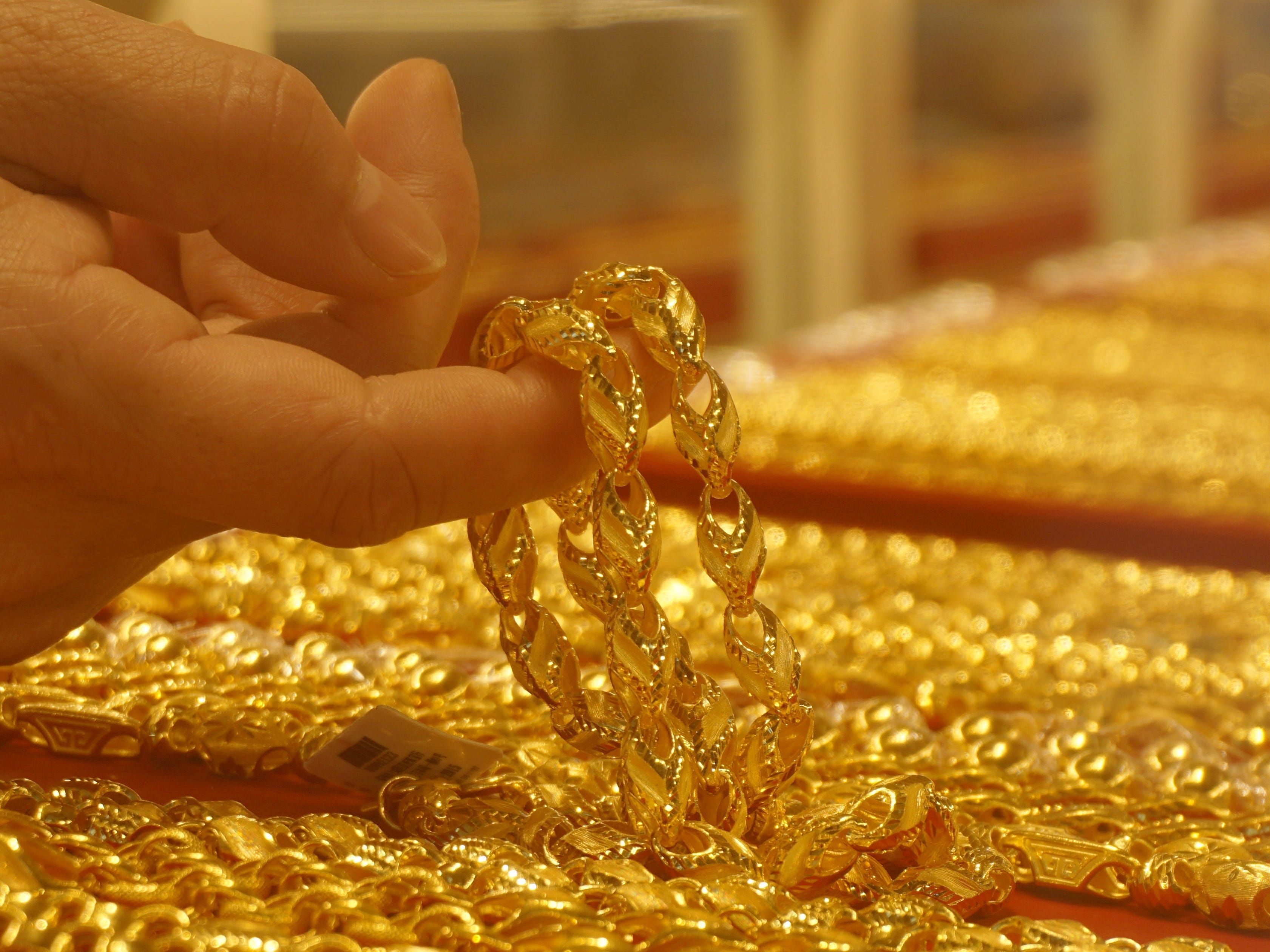 Ouro em alta após Goldman Sachs elevar previsão de 10%.. Reprodução: Businessinsider