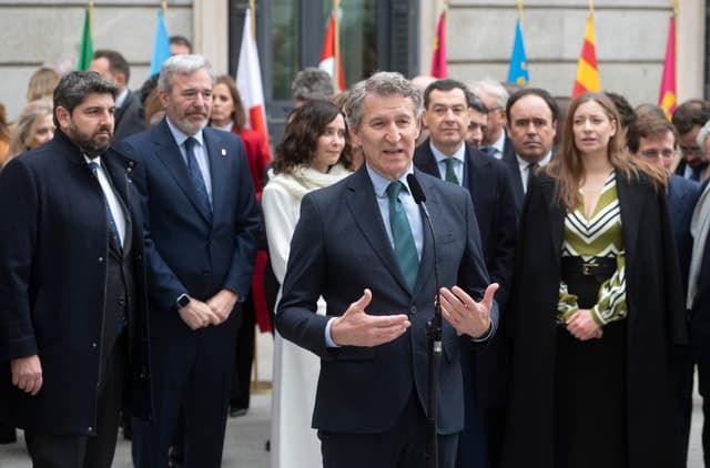 [Feijóo intensifica o choque com Vox após pacto em Valência]. Reprodução: Elpais